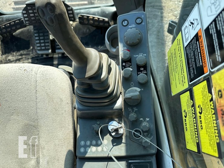 2018-deere-350g-lc-image-22