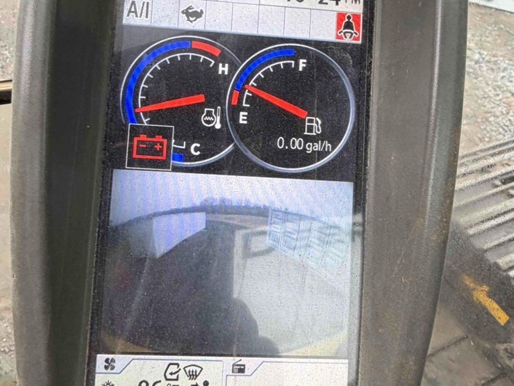 2013-deere-245g-lc-image-17