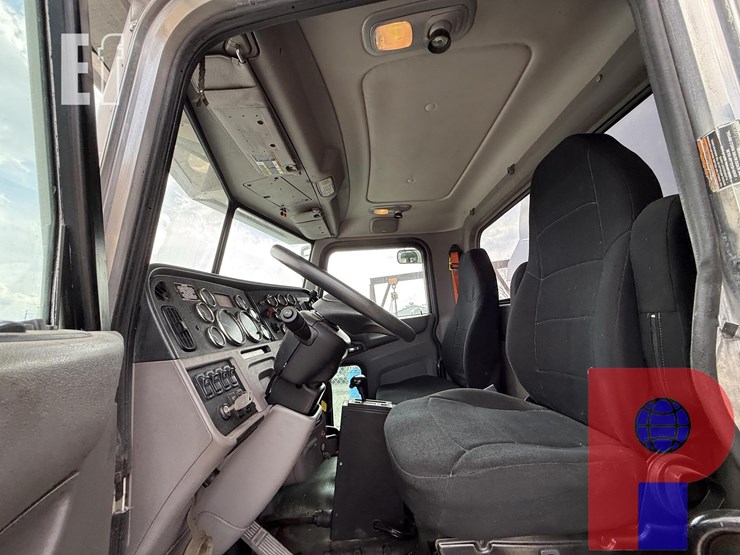 2014-peterbilt-388-image-14