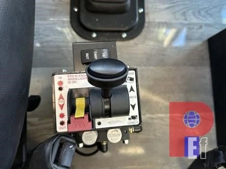 2005-peterbilt-378-image-22