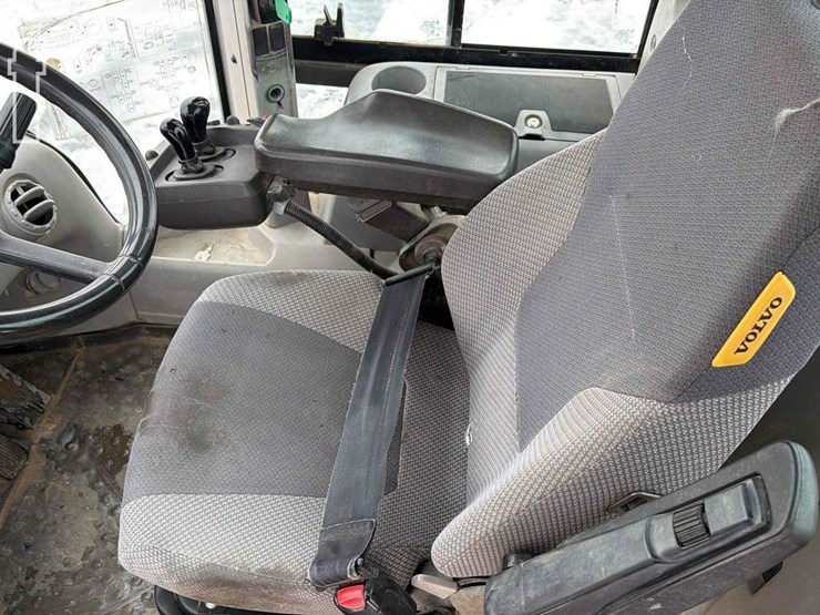 2017-volvo-l110h-image-17