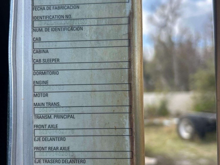 2018-peterbilt-320-image-7