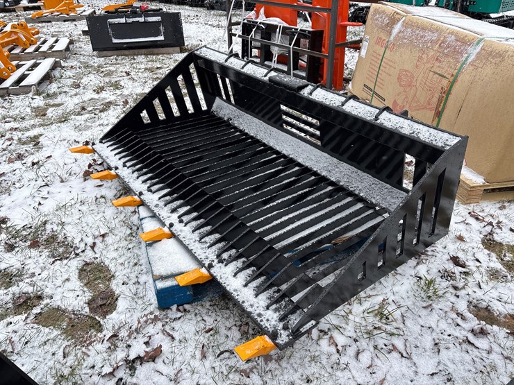 #3004-•-2025-unused-giyi-skid-steer-rock-bucket-image-1