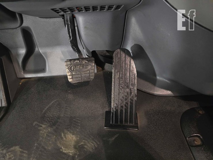 2017-peterbilt-579-image-19