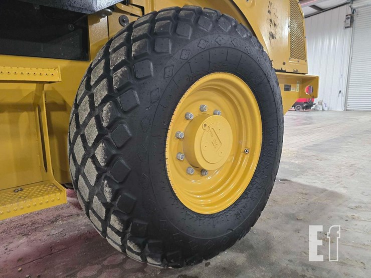 2020-caterpillar-cs44b-image-28