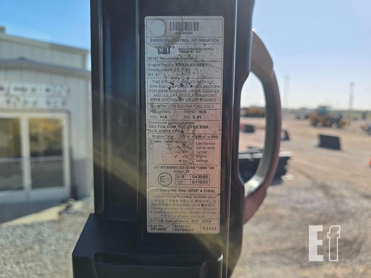 2020-caterpillar-323-image-31