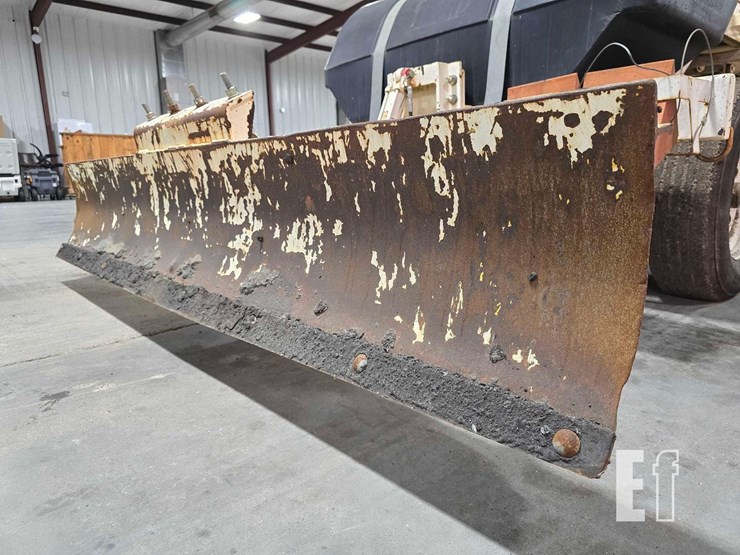 2013-superior-broom-dt80ct-image-9