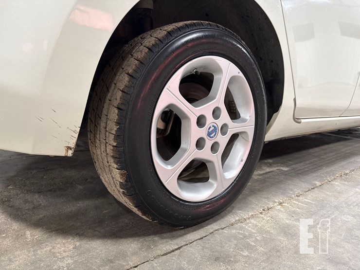 2011-nissan-leaf-image-29