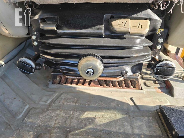 2005-caterpillar-322c-image-33