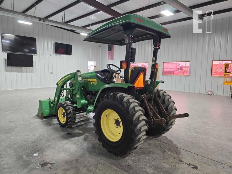 john-deere-3320-image-4