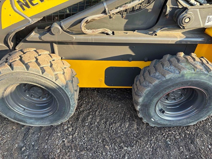 2012-new-holland-l225-image-9