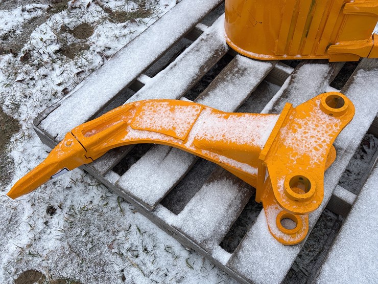 2025-caterpillar-305-image-1