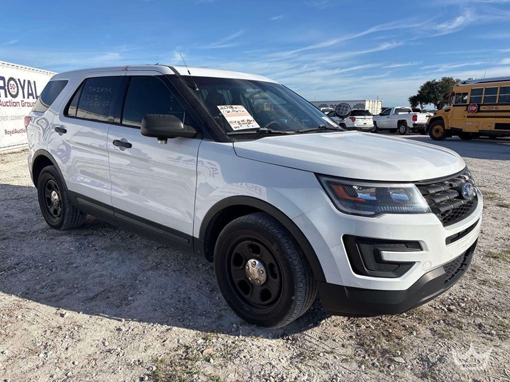 2018-ford-explorer-image-2