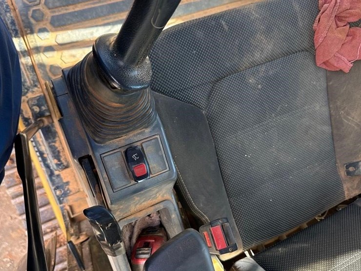 2022-caterpillar-320-image-19