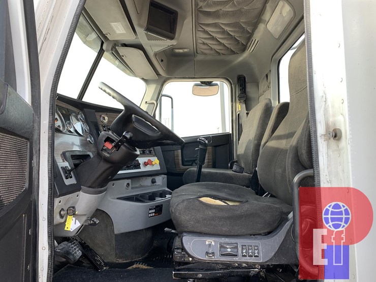 2021-freightliner-coronado-122-sd-image-12