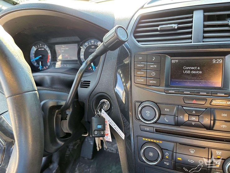 2018-ford-explorer-image-15