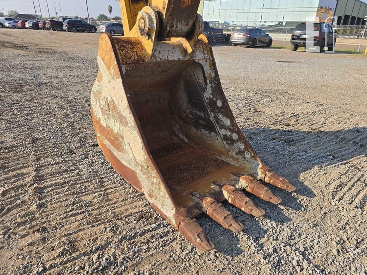 2018-caterpillar-325flcr-image-10