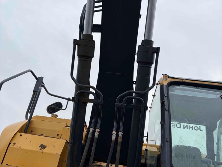 2013-deere-245g-lc-image-9