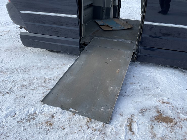 2010-dodge-grand-caravan-image-40