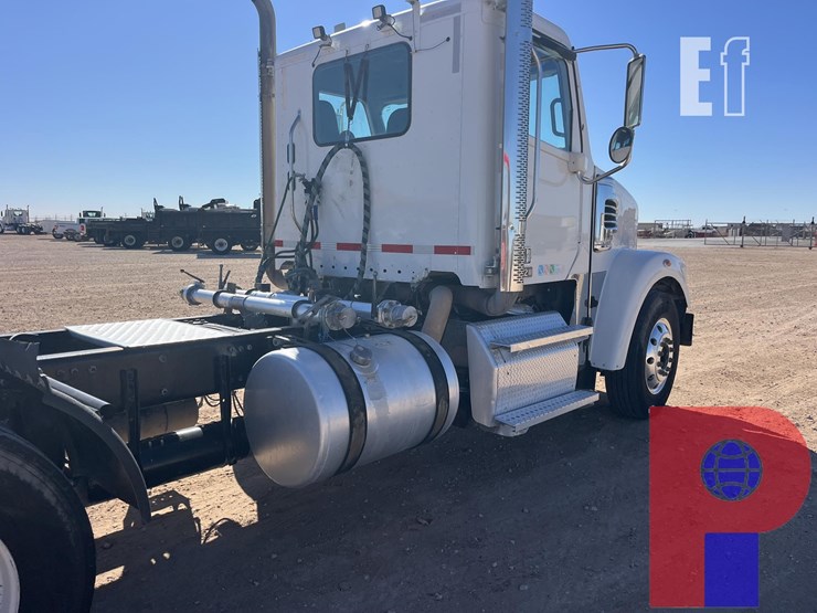 2021-freightliner-coronado-122-sd-image-6