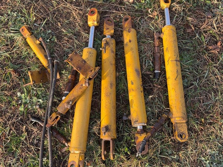 assortment-of-cylinders-various-sized-image-2