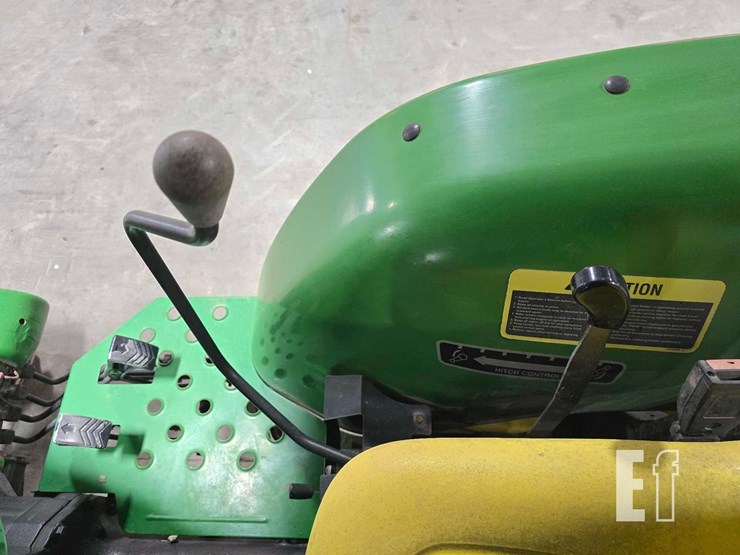john-deere-3320-image-15