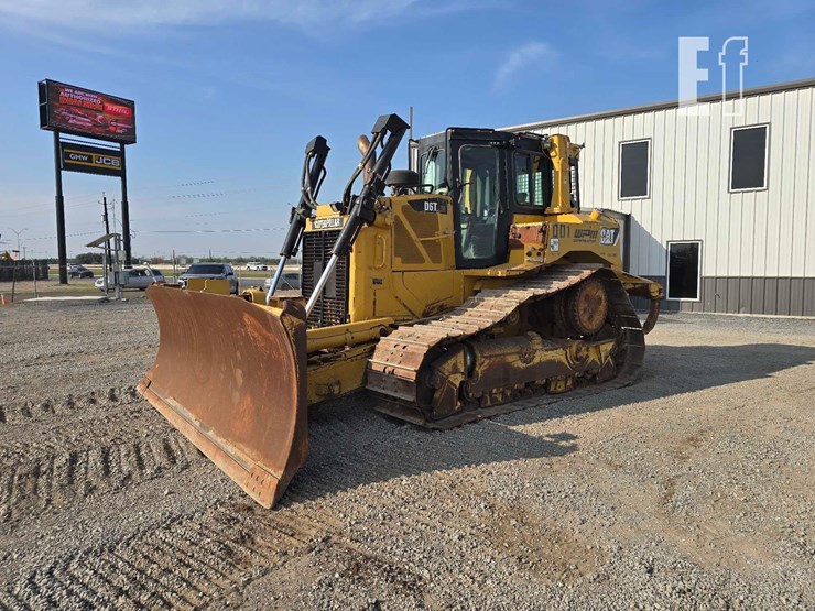 2012-caterpillar-d6t-xw-image-1