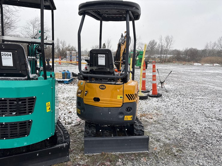 #2009-•-unused-qk18r-mini-excavator-image-5