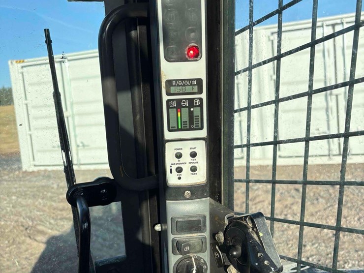 2012-new-holland-l225-image-14