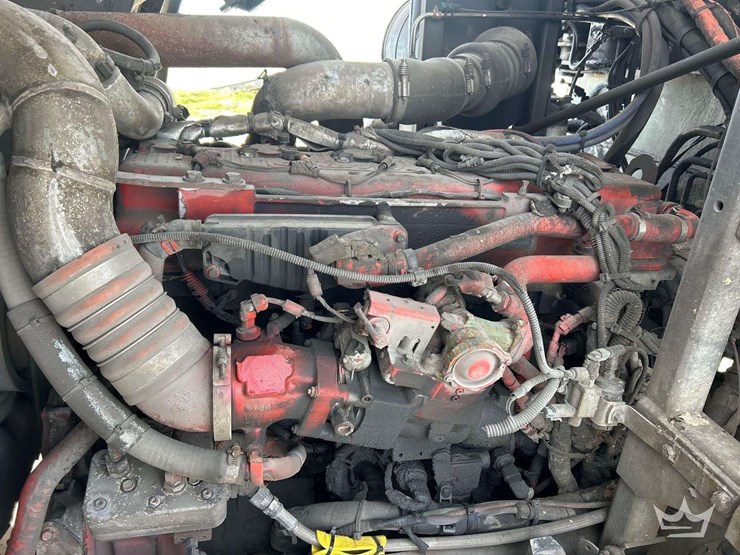 2017-peterbilt-320-image-9