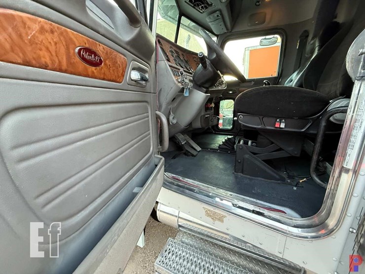 2007-peterbilt-379-image-12