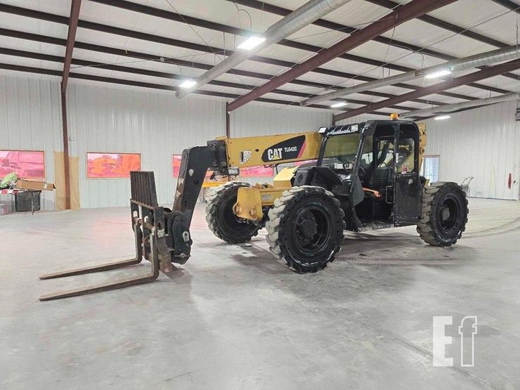 2015-caterpillar-tl642c-image-1