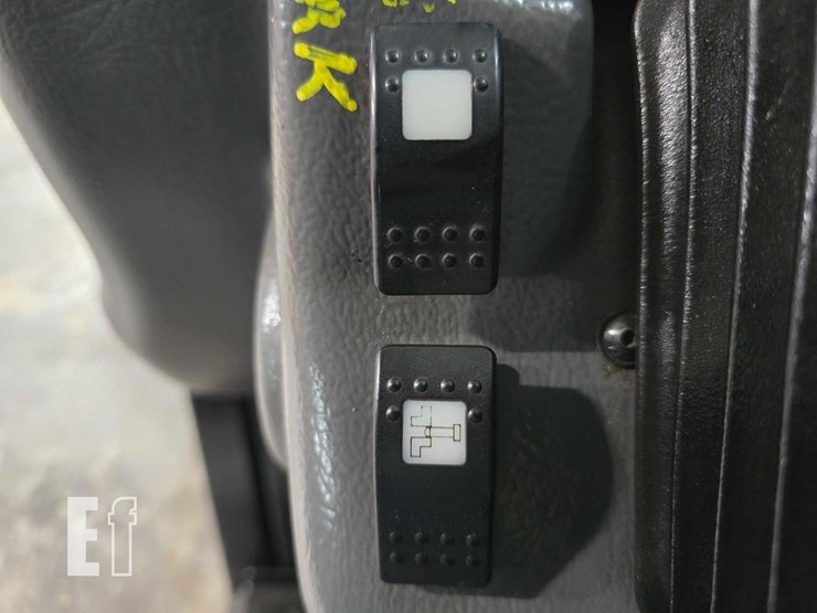 2020-caterpillar-th255c-image-22