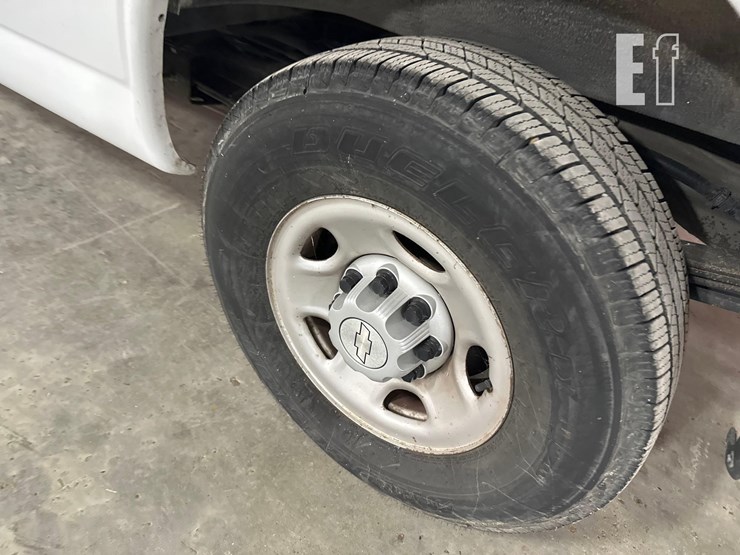 2018-chevrolet-express-2500-image-26