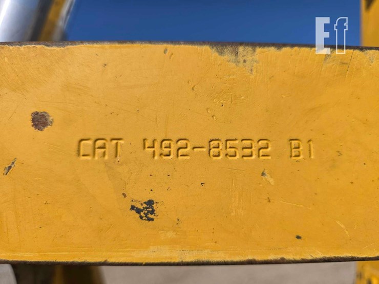 2020-caterpillar-323-image-15