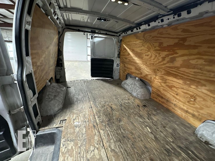 2018-chevrolet-express-2500-image-11