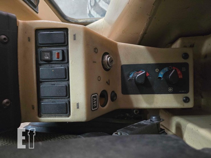 2001-caterpillar-140h-image-22