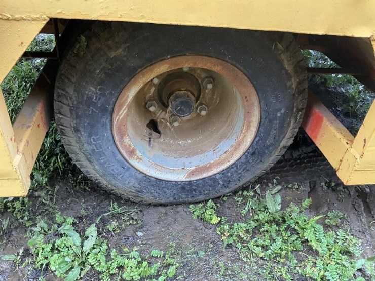 (offsite)-thomas-14'x8'-bottom-dump-nut-cart-image-12