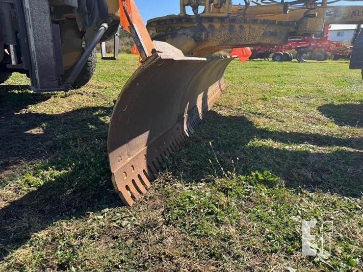 2003-volvo-g746b-image-8