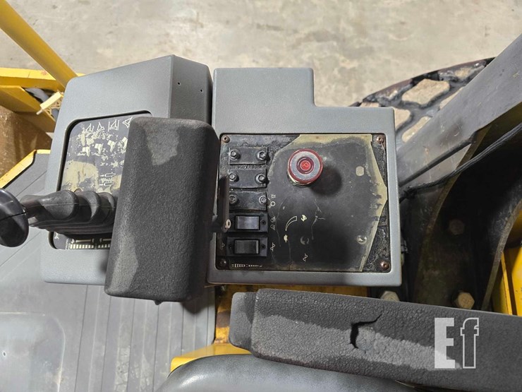 2003-caterpillar-cs-563e-image-17