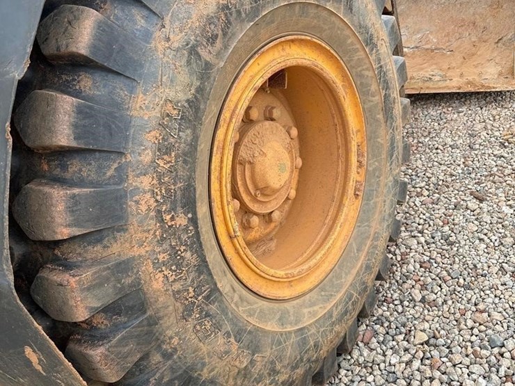 2011-volvo-l60f-image-17