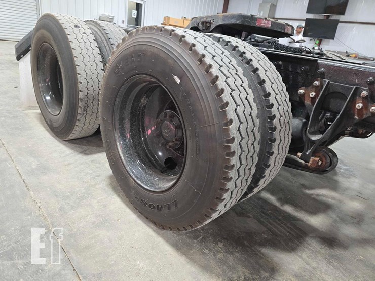 2005-international-9400-image-24