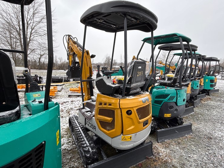 #2013-•-unused-xz20r-mini-excavator-image-5