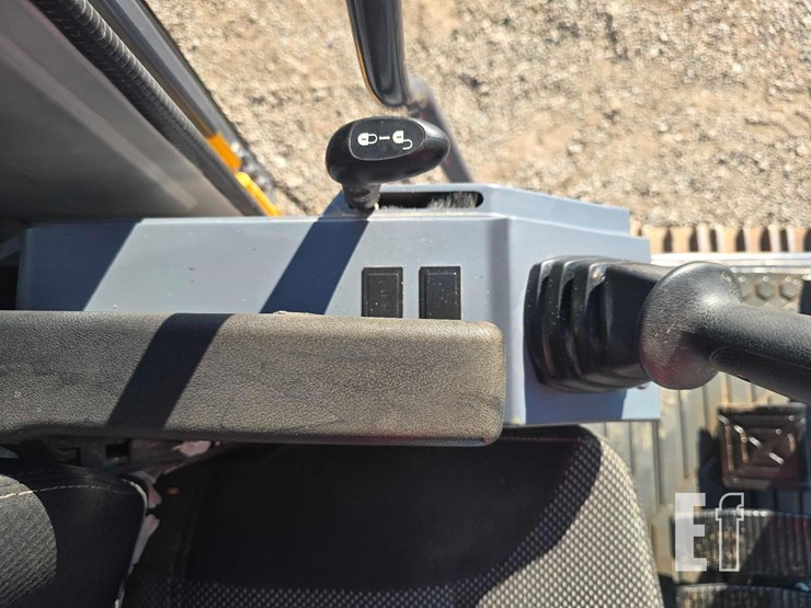 2022-xcmg-xe210u-image-21