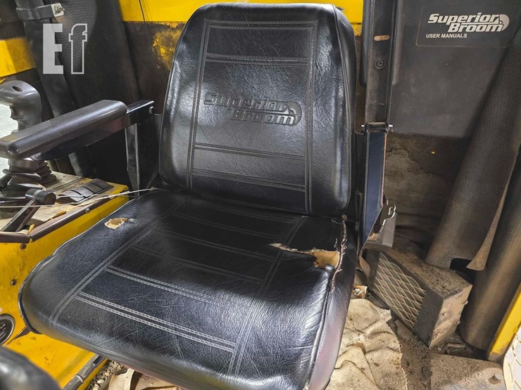 2013-superior-broom-dt80ct-image-15