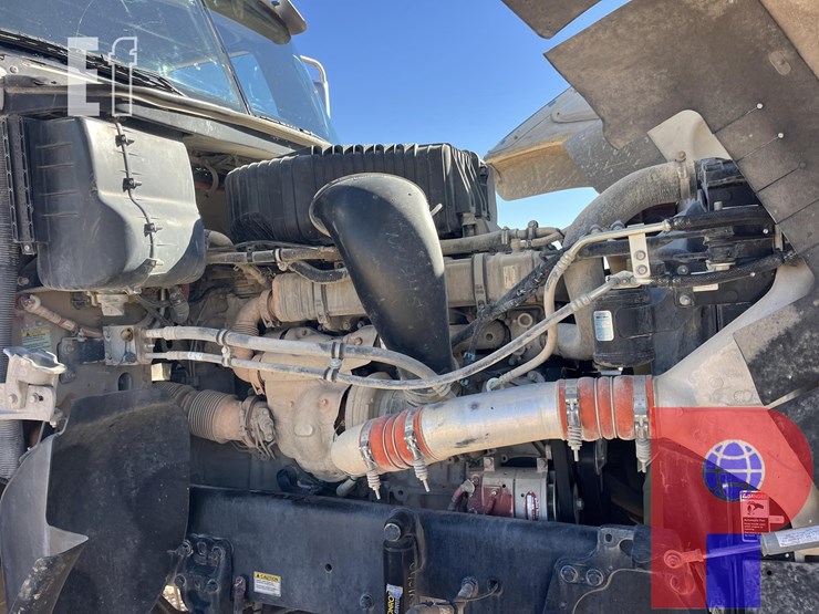 2022-freightliner-coronado-122-sd-image-6