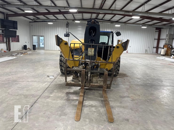 2017-caterpillar-tl1055d-image-7