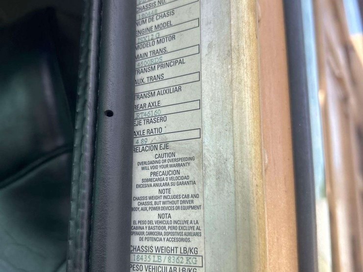 2018-peterbilt-320-image-5