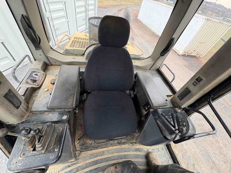 2004-caterpillar-963c-image-18