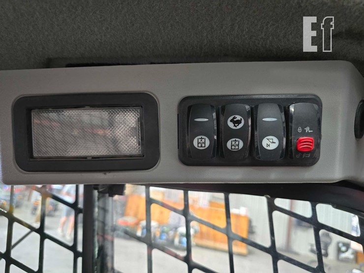 2015-caterpillar-299d-xhp-image-19